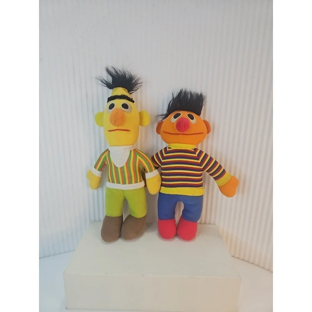 VINTAGE stuffed Sesame Street Bert And Earnie Stuffed Plush , Lot , 8 Intch